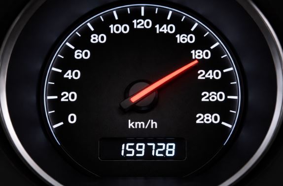 Car speedometer showing 80 km per hour indicating instantaneous speed